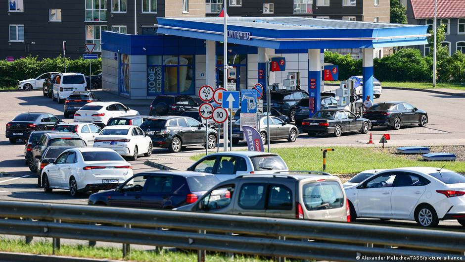 Fuel Shortages Intensify Across Russia Amidst Drone Attacks and Public Discontent