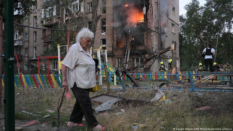 Ukraine Observes Mourning Amidst Renewed Russian Strikes
